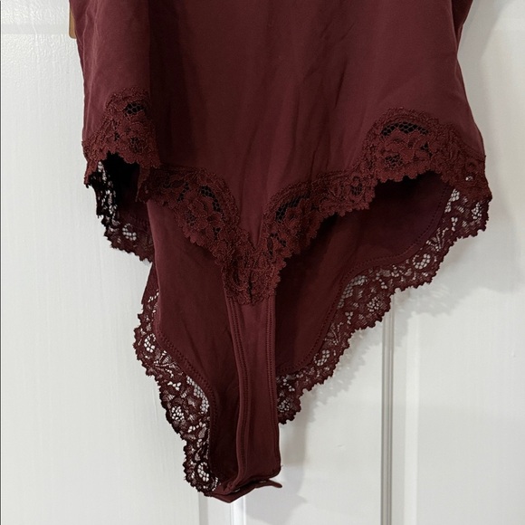 SKIMS Deep Red Lace Bodysuit - Picture 5 of 7